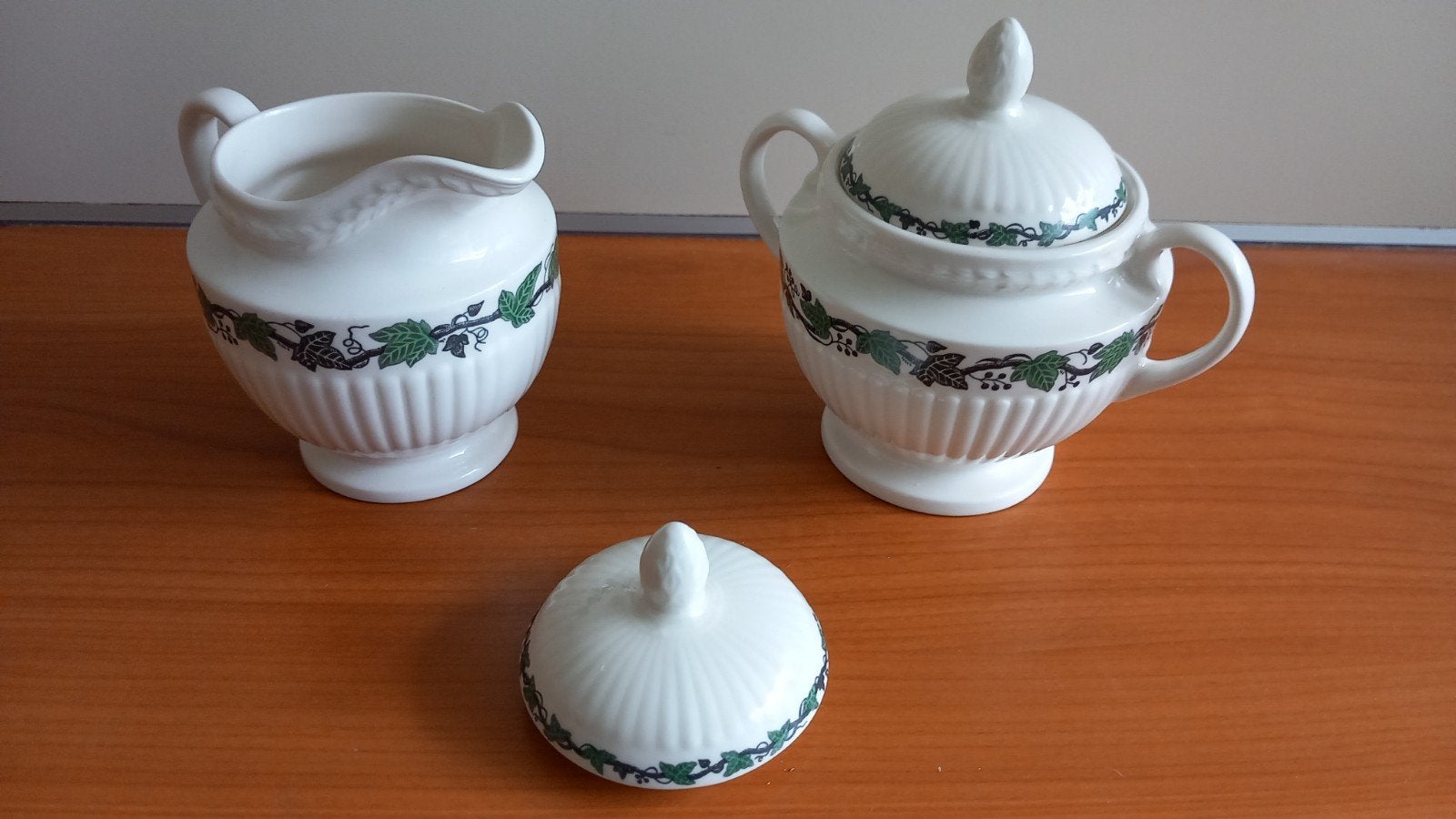 Wedgwood Stratford Melkkan en Suikerpotset - Porselein, Ophalen of Verzenden