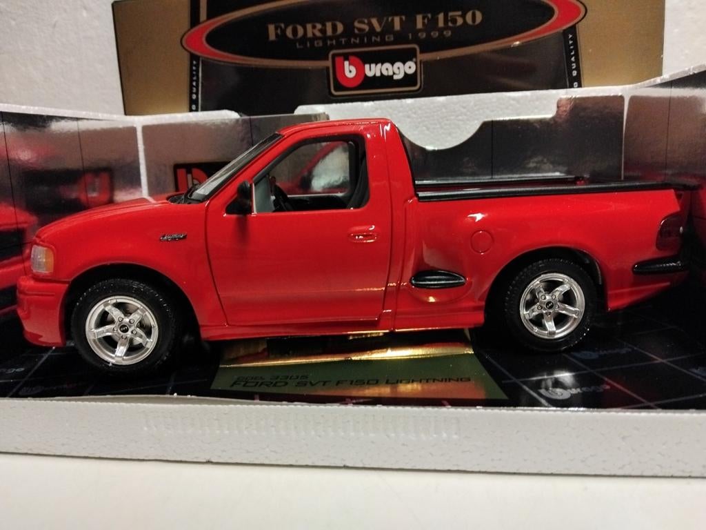 Ford F150 SVT Lightning red Bburago metal 1:21 / 1:18 KRD, Ophalen of Verzenden, Zo goed als nieuw, Auto, Overige merken