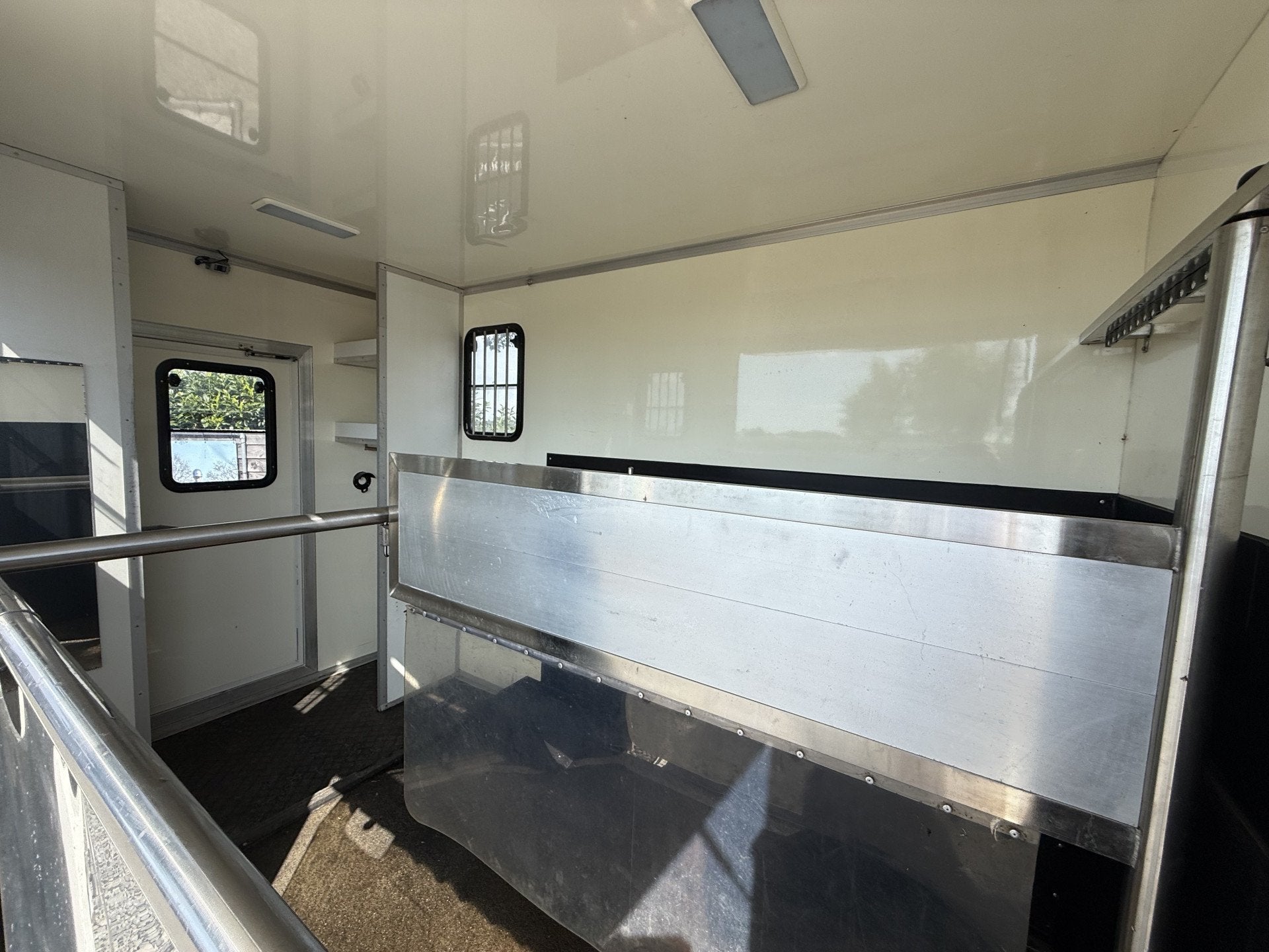 Mercedes-Benz Sprinter | HORSETRUCK | TVW | CLASSIC 3XL | 20, Dieren en Toebehoren, Weduwestraat 12
4884MV  WERNHOUT, NL, Paardenwagentje NL | MVV HORSETRUCKS