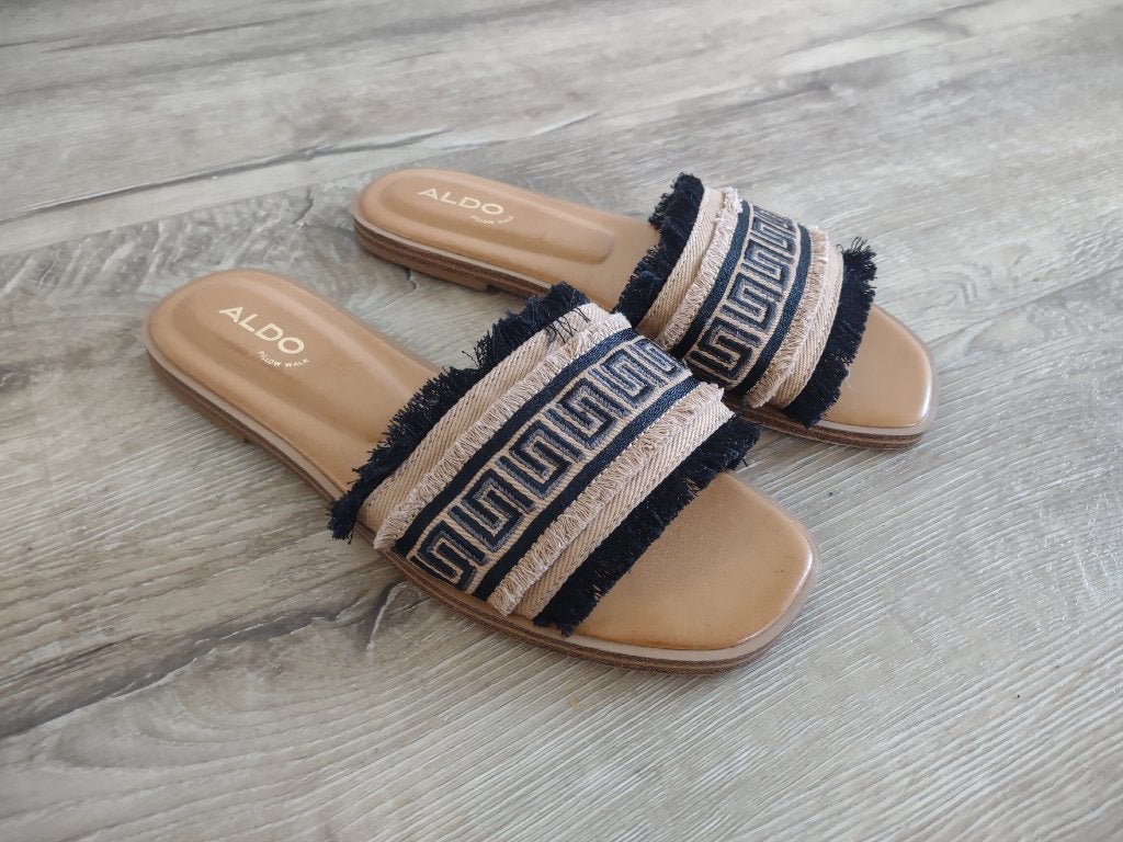 Mooie nieuwe zwart beige sandalen, instappers, slippers, 36., Nieuw, Onb, Onb, Onb