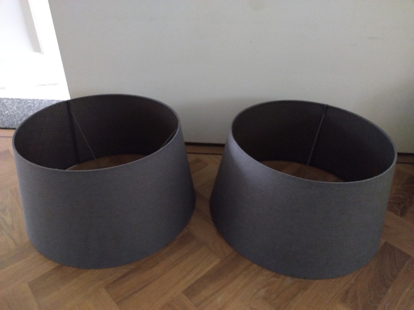 2 mooie Light & Living lampenkappen kleur Taupe, 29 cm, Rond, Ophalen of Verzenden, Zo goed als nieuw