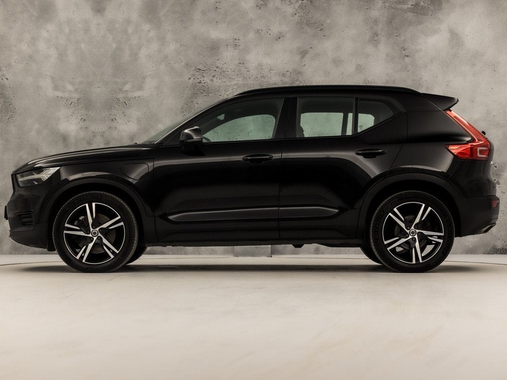 Volvo XC40 1.5 T5 Twin Engine R-Design 262Pk Automaat (PANOR, Auto's, 12 maanden, Gebruikt, 1712 kg, Zwart