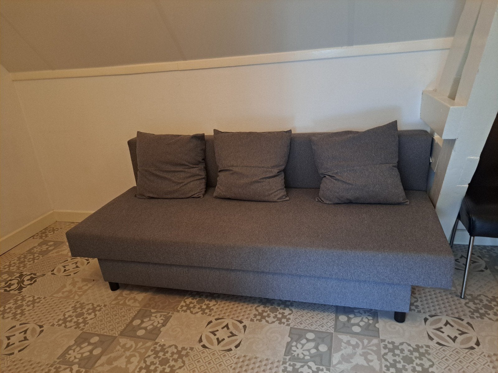Grijze slaapbank met opbergruimte - 190x80 cm, Ophalen, Gebruikt, Eenpersoons, 190 cm of minder