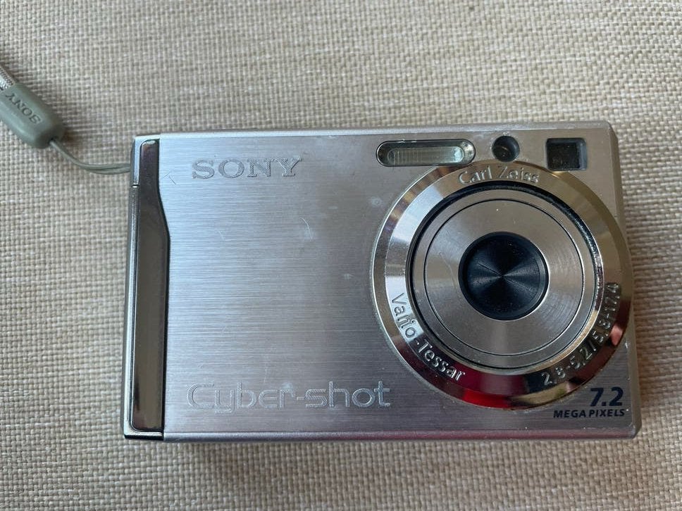 Sony Cyber-shot 7.2mp DSC-W80 Compactcamera - Zilver, Gebruikt, Oplader, Ophalen of Verzenden, Compactcamera
