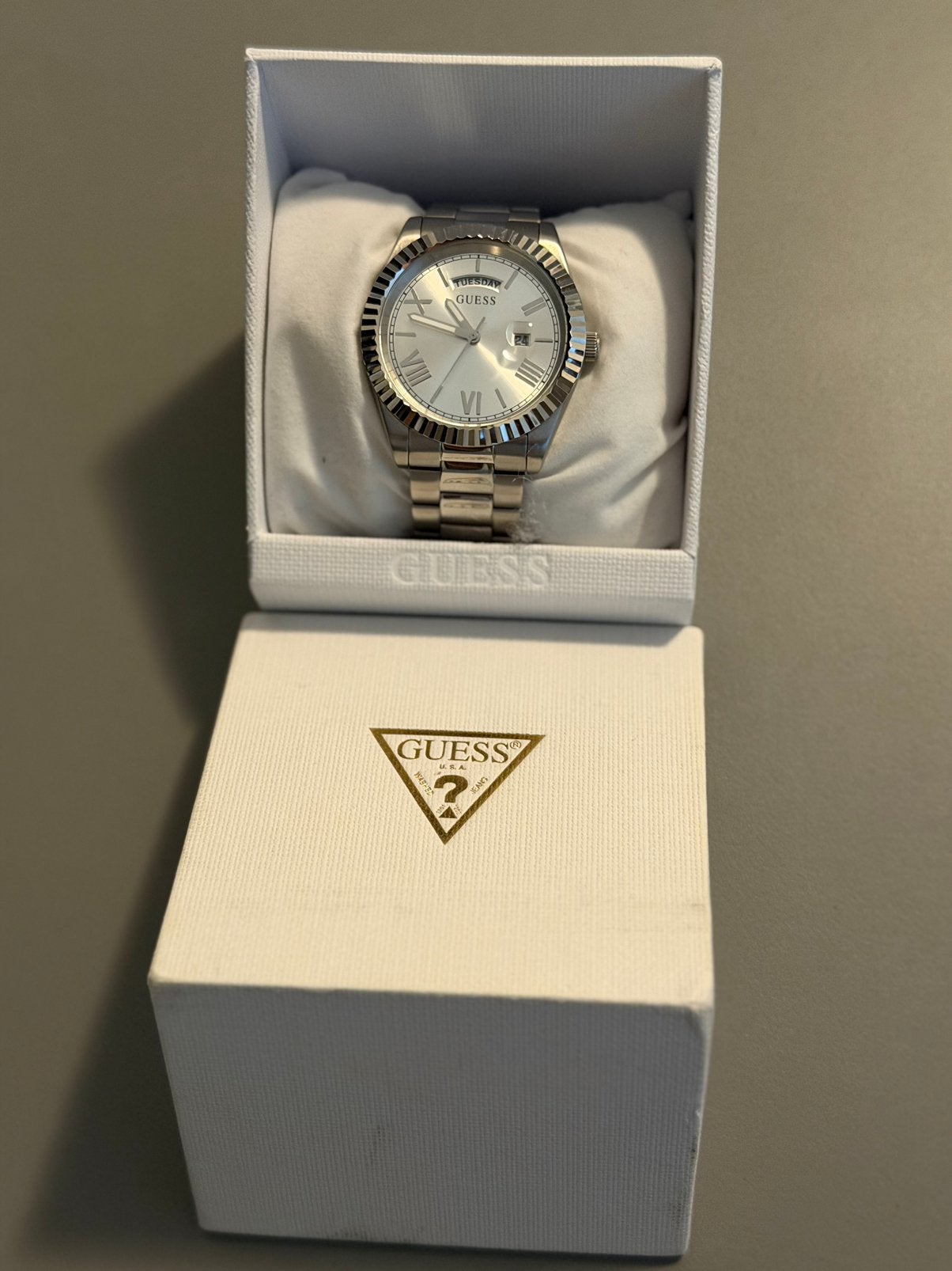 Guess GW0266G6 met de zilver/witte sunburst wijzerplaat., Staal, Guess, Ophalen of Verzenden, Zo goed als nieuw