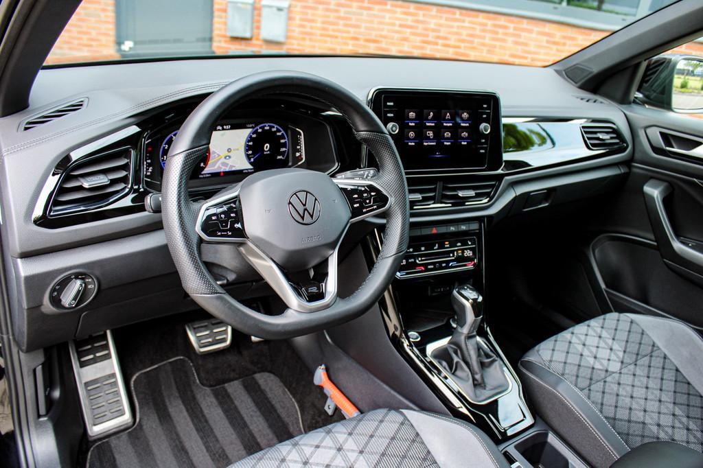 Volkswagen T-ROC 1.5 TSI R-Line Business+ | Black Style | Ca, 4 cilinders, 150 pk, Zwart, 1253 kg