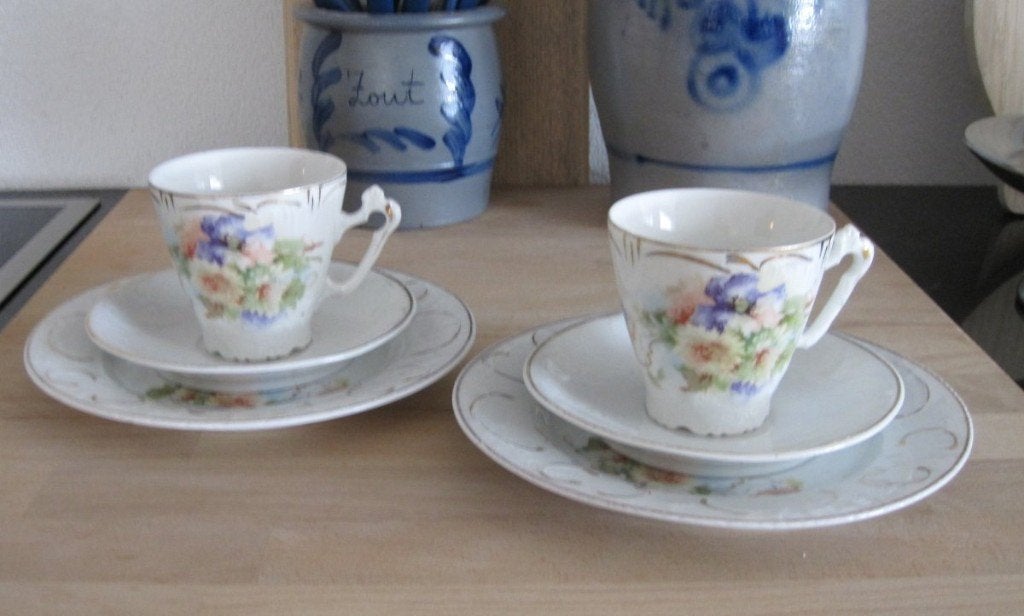 Antieke porseleinen ontbijtset (2 kopjes, schotels, bordjes), Ophalen of Verzenden