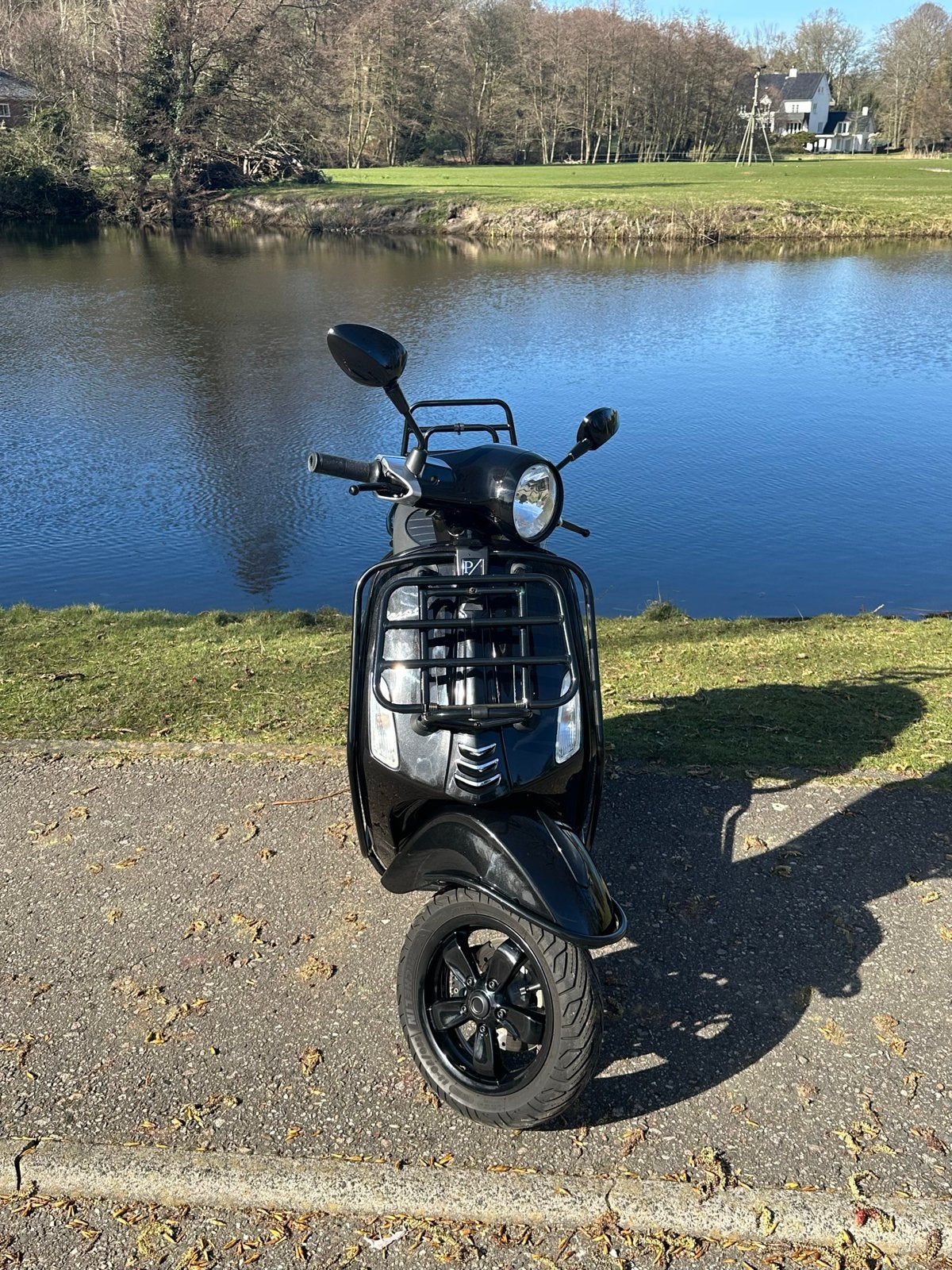 Vespa Primavera Scooter 45 km/u - Zwart, Overige modellen, Maximaal 45 km/u, Ophalen of Verzenden, Zo goed als nieuw