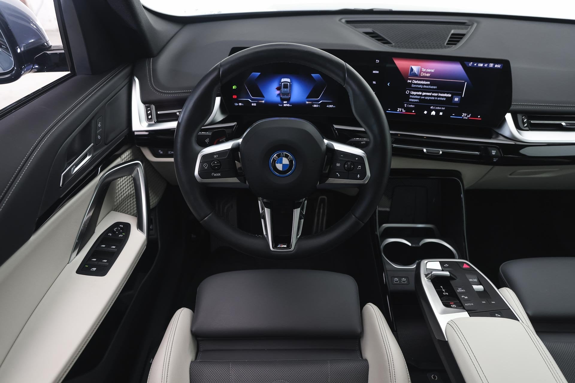 BMW iX1 eDrive20 M Sport / Panoramadak / Sportstoelen / Comf, Gebruikt, 750 kg, Met garantie (alle), 24 min