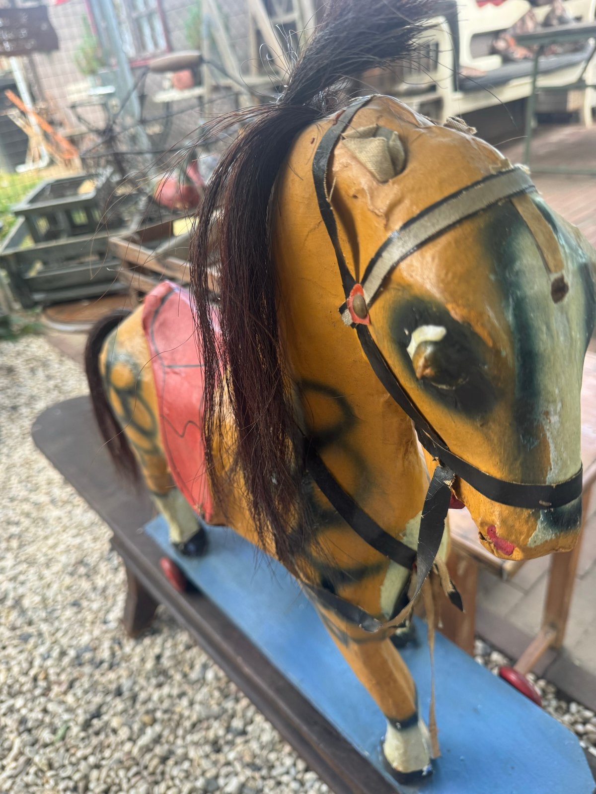 Oud brocante papiermaché paard op wielen met paardenhaar, Antiek en Kunst, Curiosa en Brocante, Ophalen of Verzenden