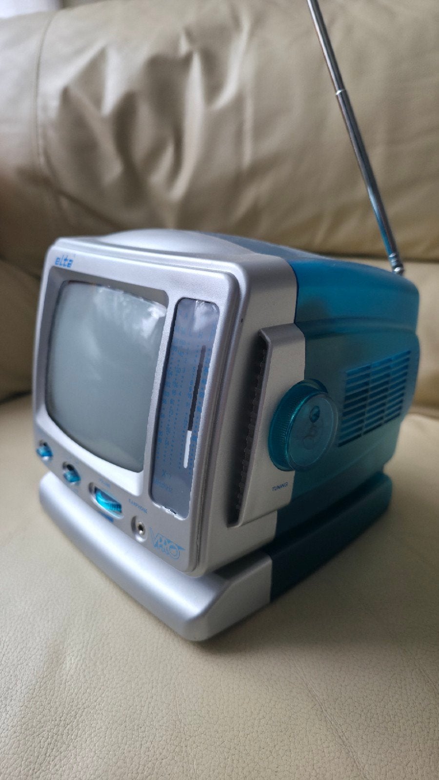 Kleine zwart-wit beeldbuis TV met radio en antenne, Audio, Tv en Foto, Vintage Televisies, Ophalen, Zo goed als nieuw, Minder dan 40 cm