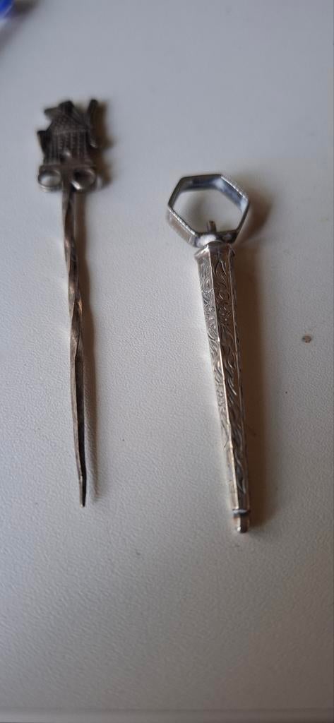 2 antieke zilveren prikkers, Ophalen of Verzenden