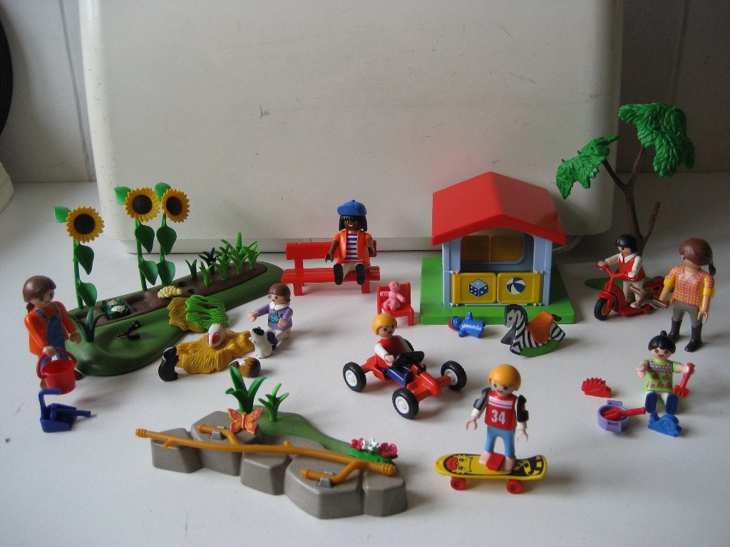 playmobil spelende kinderen en cavia's in de tuin, Ophalen of Verzenden, Zo goed als nieuw