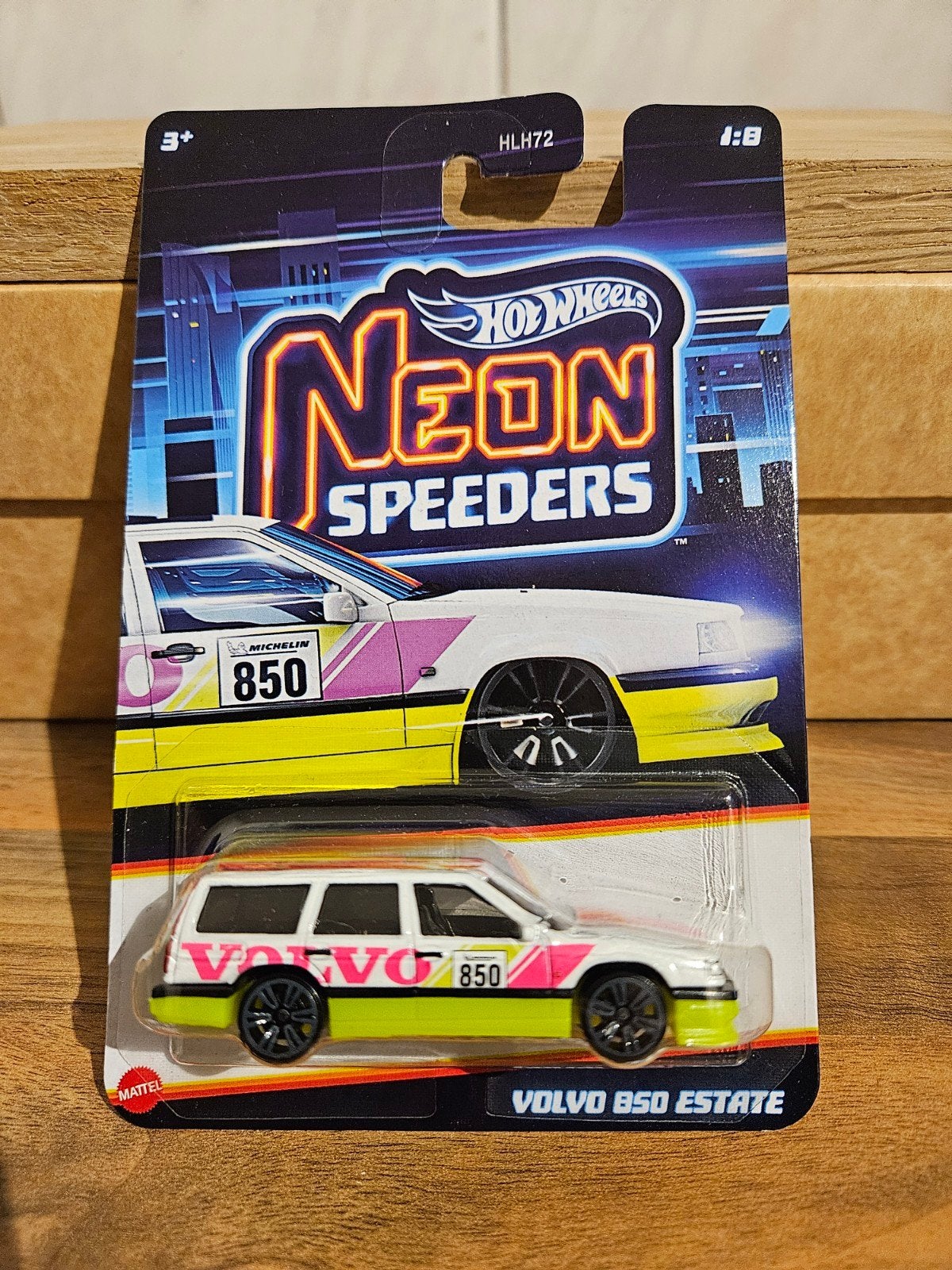 Hotwheels Neon Speeders Volvo 850 Estate in OVP, Ophalen of Verzenden, Zo goed als nieuw, Auto
