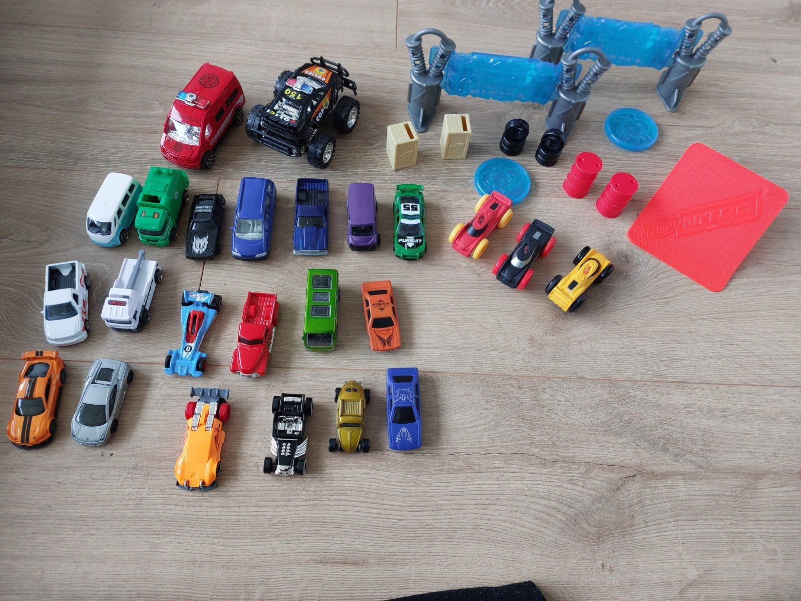 Speelgoedauto's hot wheels, nerf, Kinderen en Baby's, Ophalen of Verzenden, Gebruikt