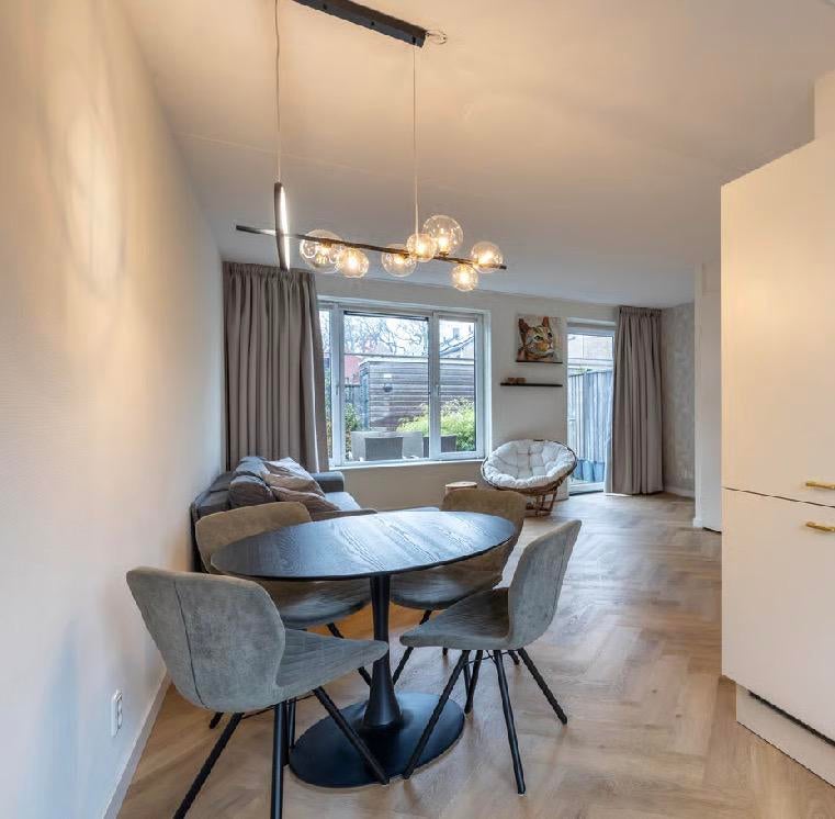 Zwarte eettafel Jysk, Ophalen, 50 tot 100 cm, Zo goed als nieuw, 150 tot 200 cm