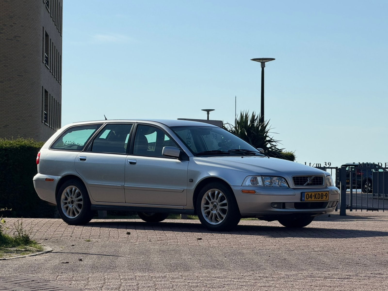 Volvo V40 1.8 2004 Grijs Nwe Distributieriem|APK tot jan 27, Zwart, 4 cilinders, Leder en Stof, 122 pk