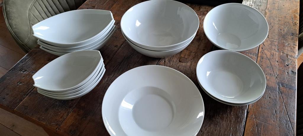grote en kleinere witte schalen, Ophalen