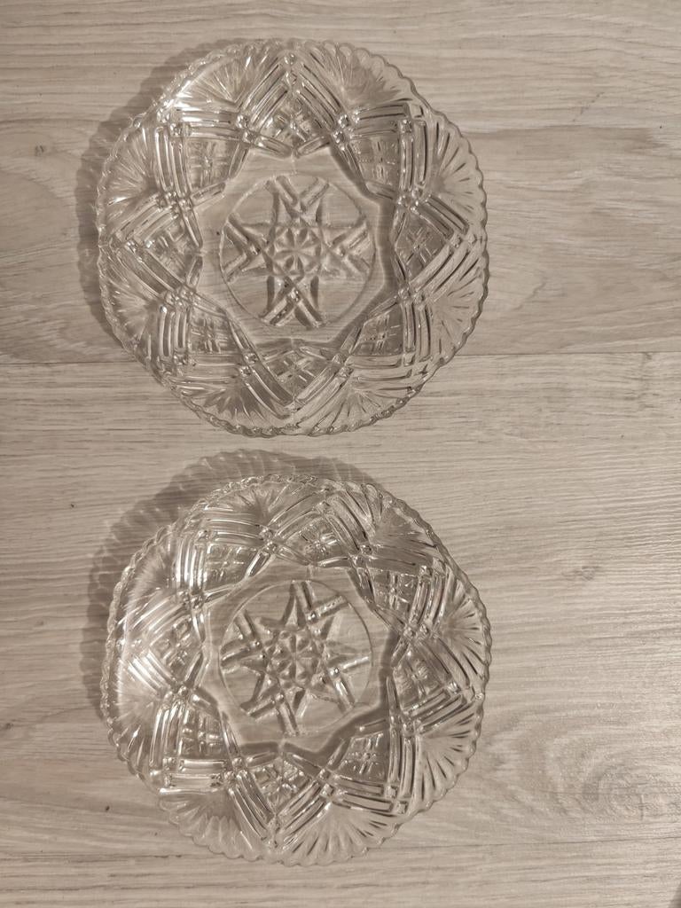 Twee glazen schaaltjes met patroon 14 cm doorsnee, Ophalen of Verzenden