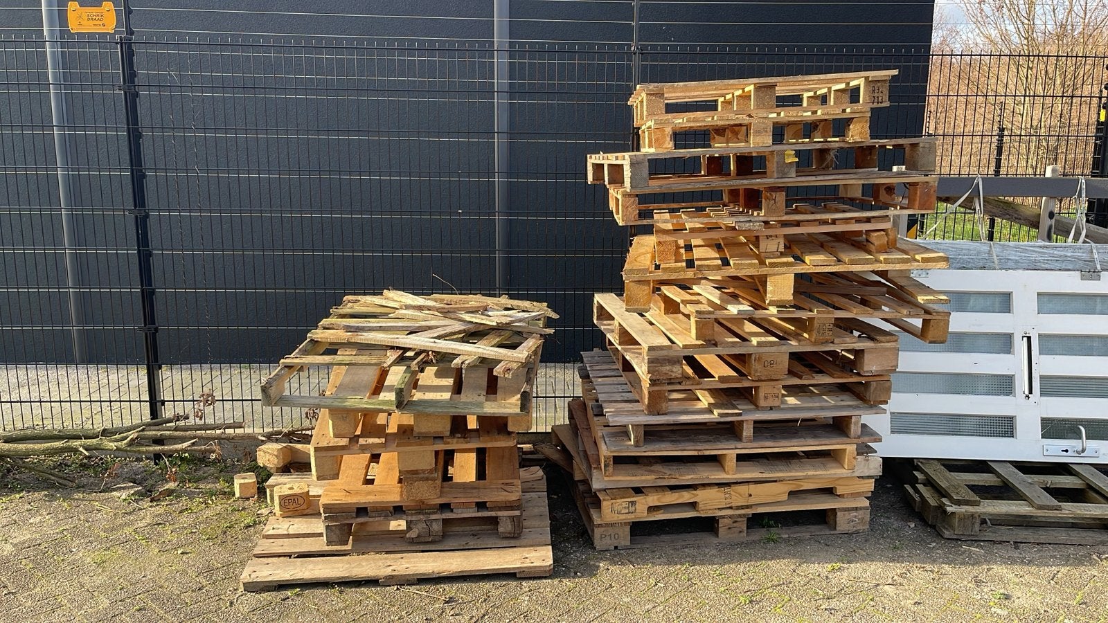 Kapotte pallets gratis ophalen, Ophalen
