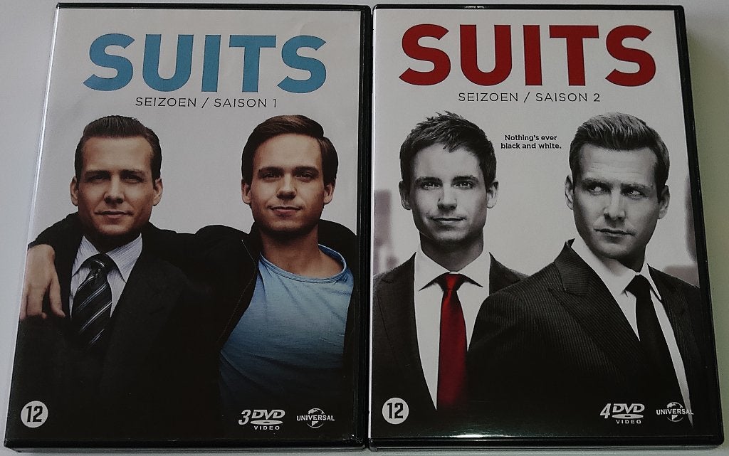 TV-Serie *** SUITS *** Seizoen 1 + 2, Engels, Nederlands, Ophalen of Verzenden, Zo goed als nieuw
