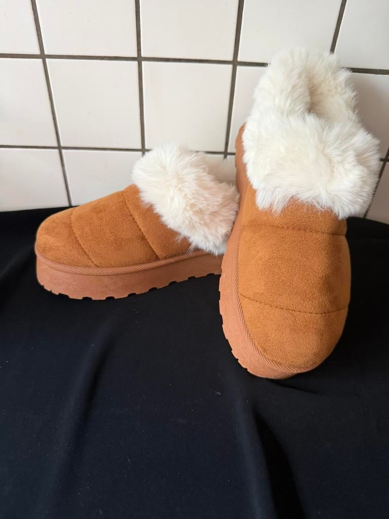 Schoenen met bont, Kleding | Dames, Ophalen of Verzenden, Zo goed als nieuw, Zwart, Sneakers of Gympen