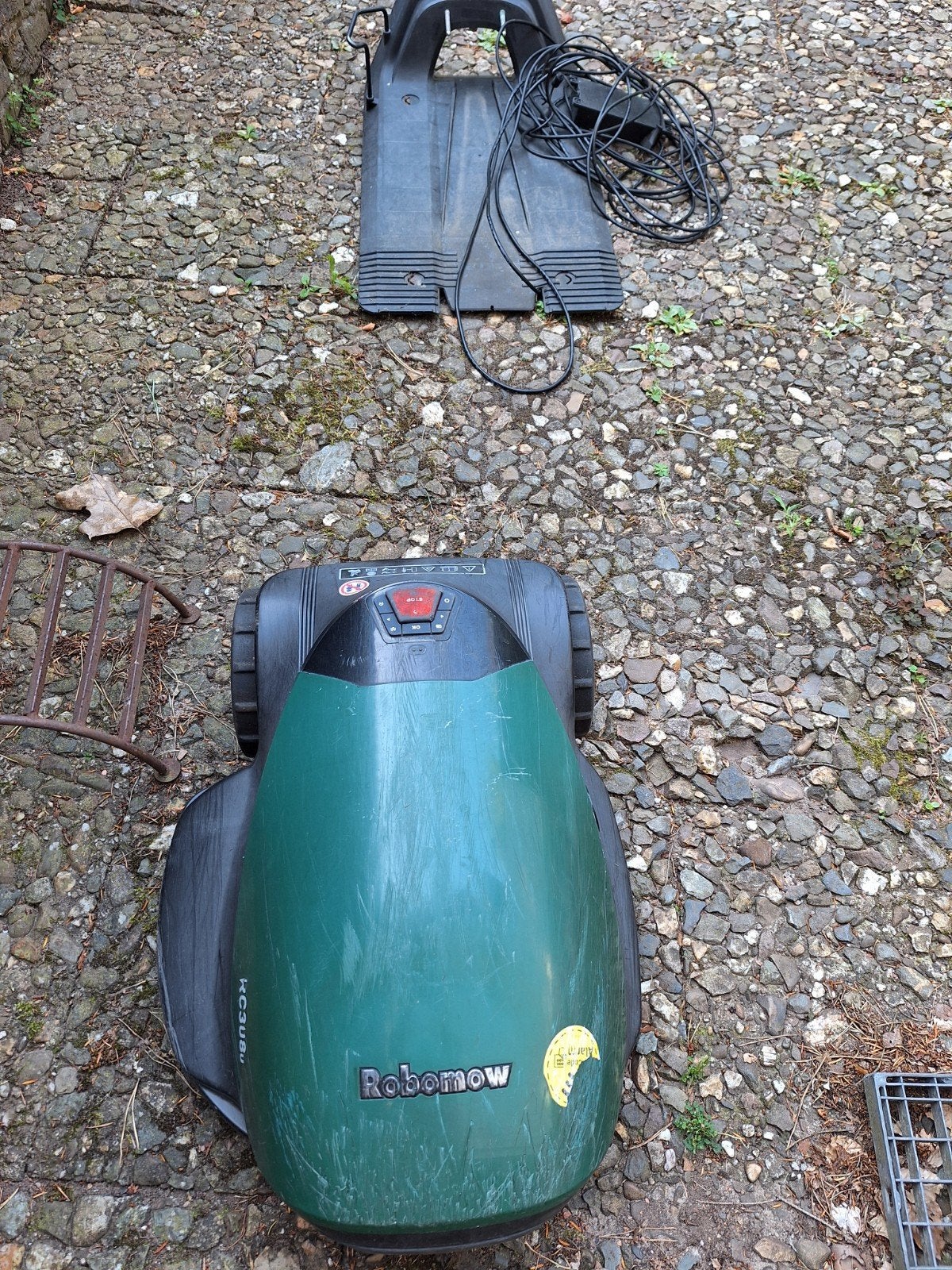 Robotmaaier Robomow RC 308u + laadstation draad mes wielgrip, Ophalen of Verzenden, Gebruikt, Meer dan 25 cm, Robomow