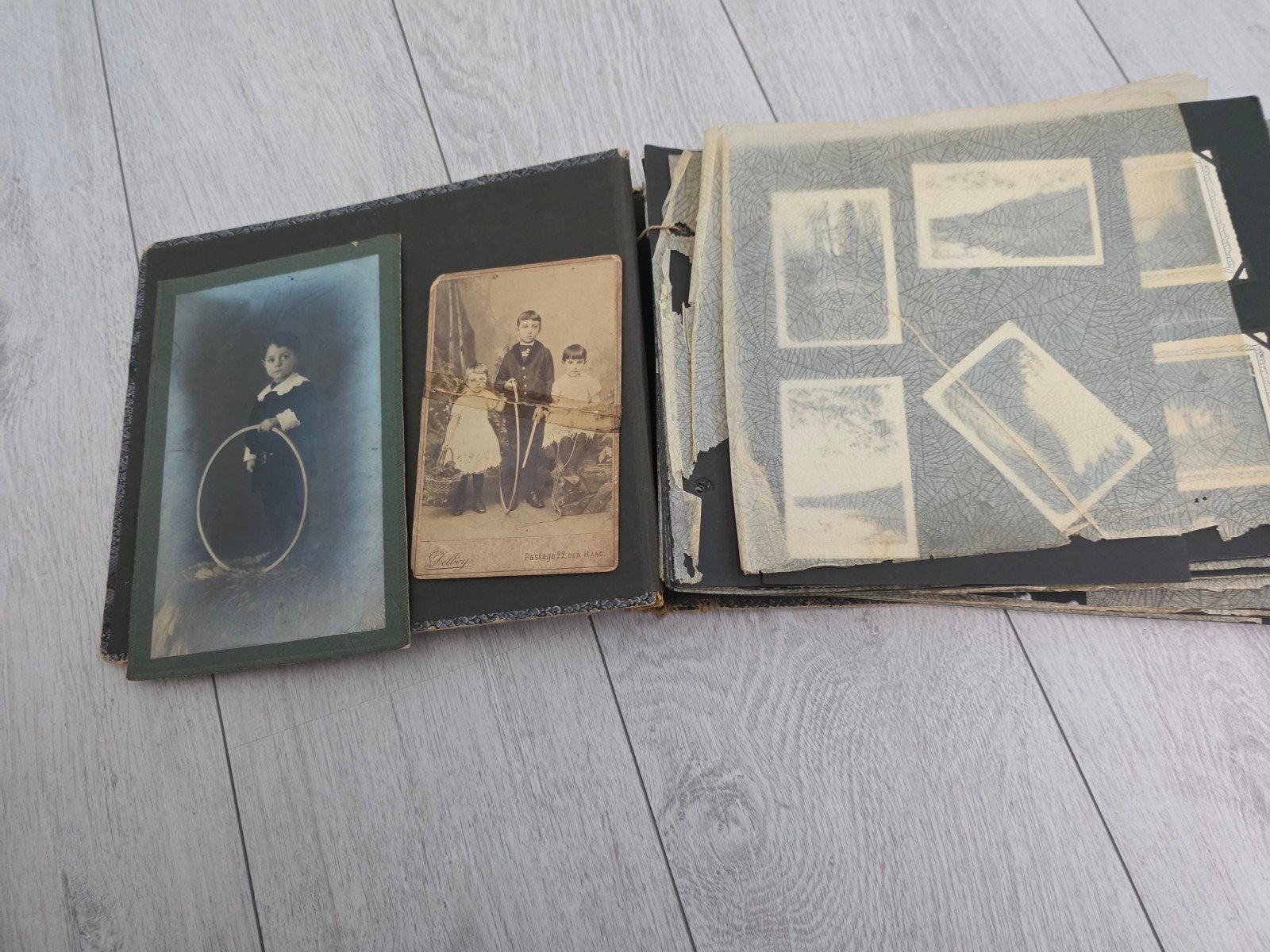 Vintage Fotoalbum met Zwart-wit Foto's voor verzamelaar, Ophalen of Verzenden, Gebruikt, Overige typen, Met schutbladen