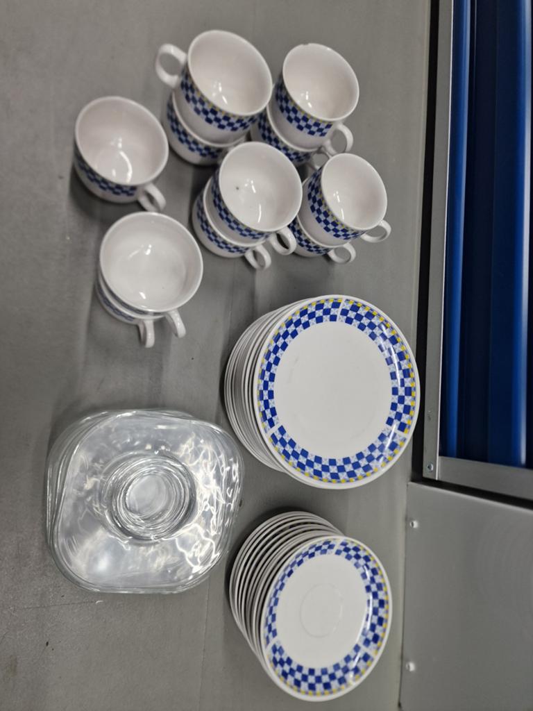 Keuken servies borden kopjes bordjes set, Ophalen, Overige stijlen, Bord(en)