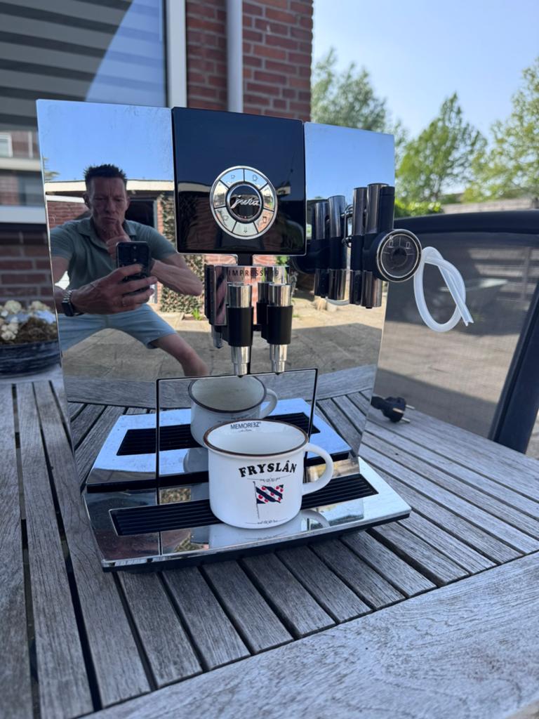 Jura J9 Chrome OTC met nieuwe maalschijven en onderhoud., Witgoed en Apparatuur, Gemalen koffie, 4 tot 10 kopjes, Ophalen, Stoompijpje