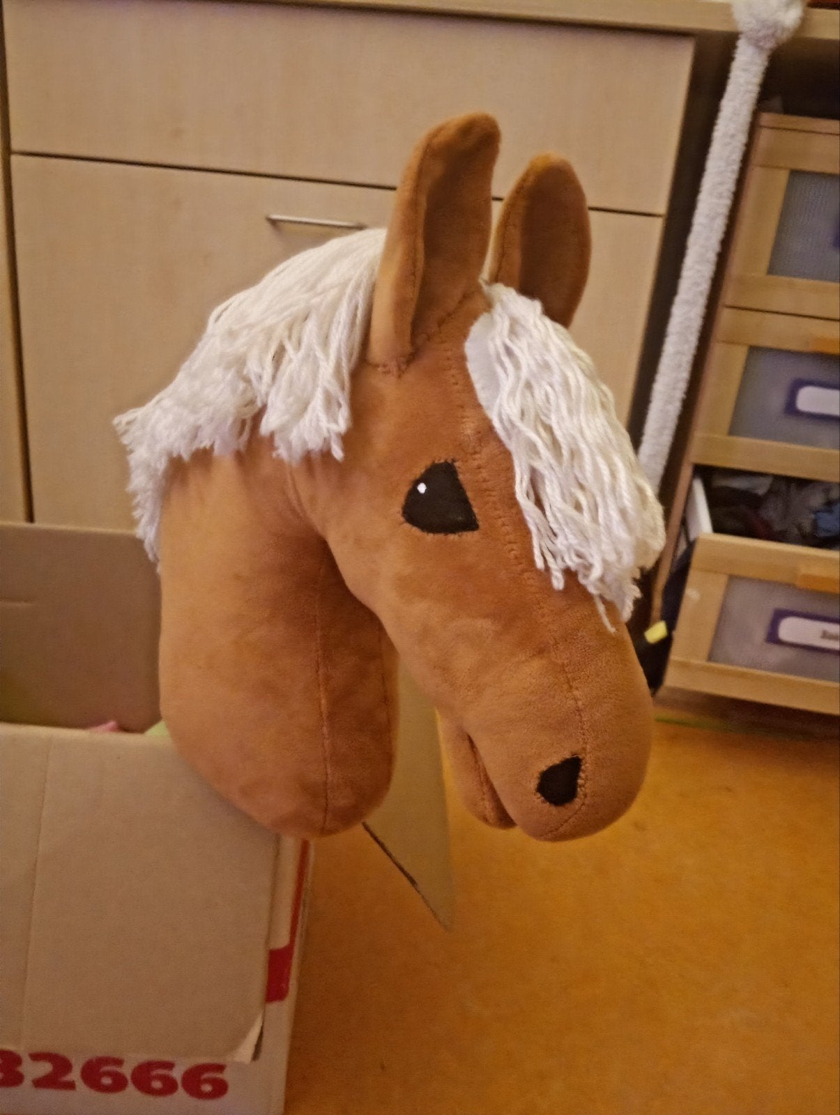 MOET NU WEG! hobbyhorse, Ophalen of Verzenden, Zo goed als nieuw