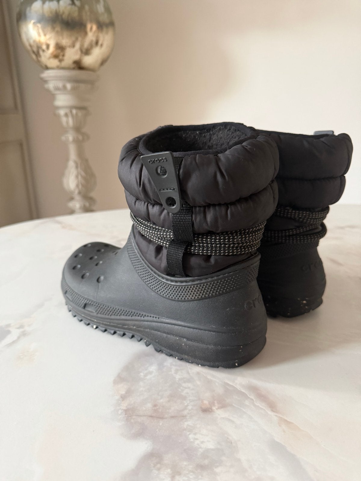 Crocs met binnenvoering mt 37/38, Zwart, Lage of Enkellaarzen, Ophalen of Verzenden, Gedragen