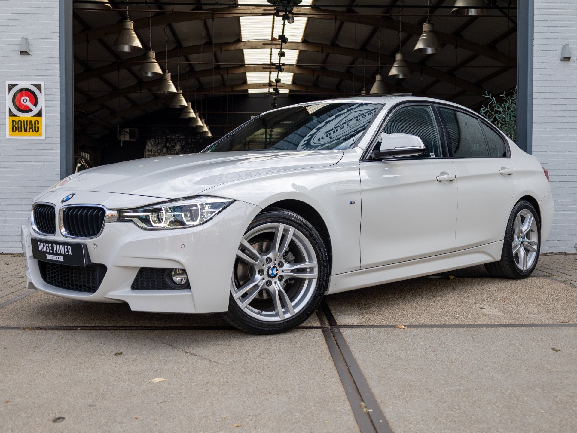 BMW 3 Serie 318i M Sport *Schuif/Kantel | Alcantara | LED |, Automaat, Gebruikt, Alcantara, Wit