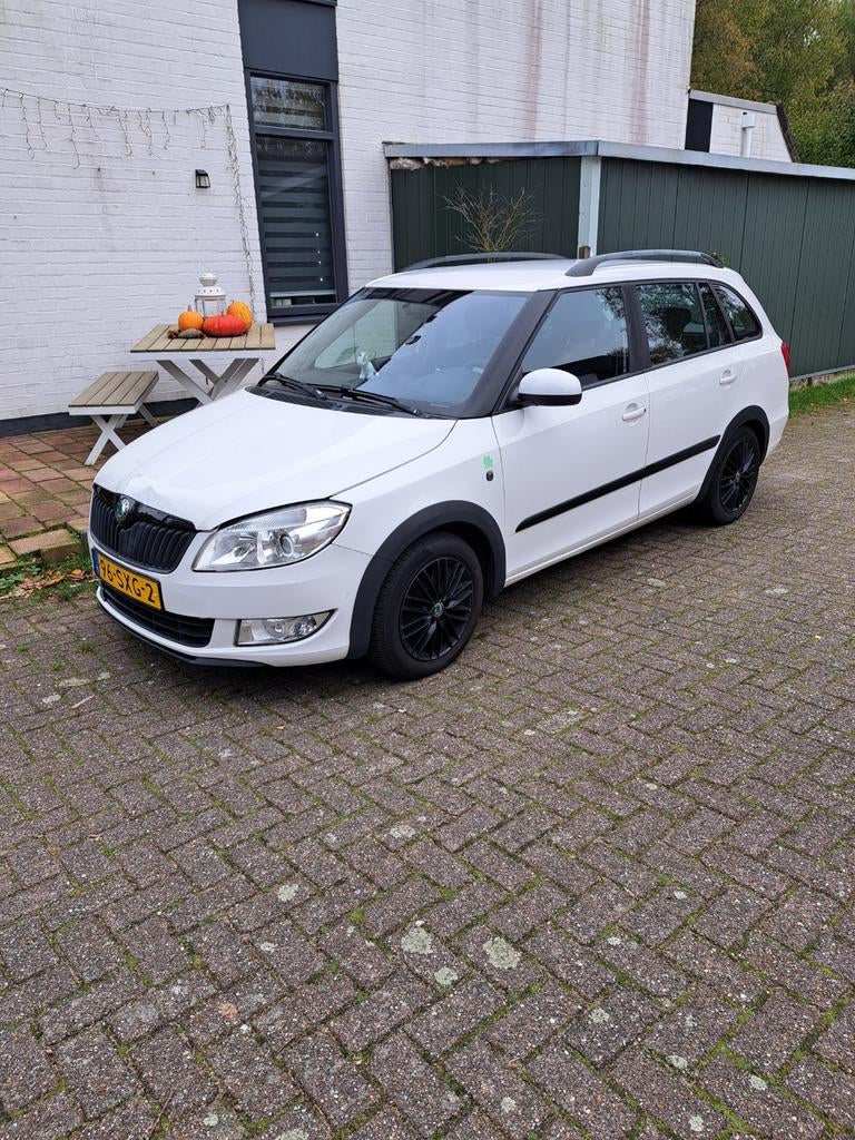 Skoda Fabia 1.2 bouwjaar . December 2011 wit., Auto's, Skoda, Voorwielaandrijving, 450 kg, 1199 cc, Wit
