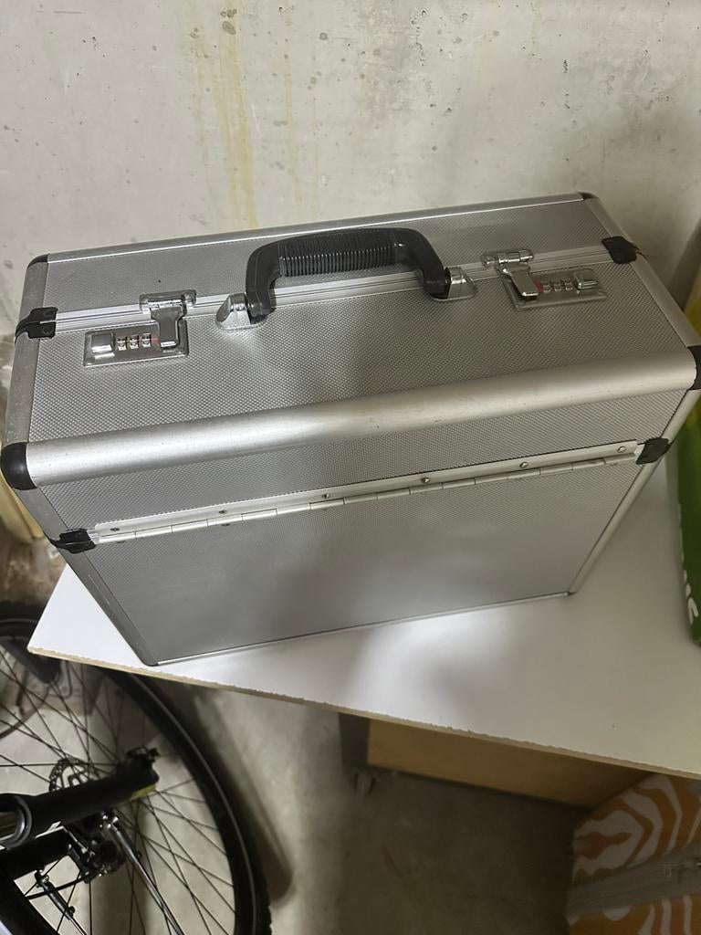 Aluminium koffer, Sieraden, Tassen en Uiterlijk, Koffers, Gebruikt, Slot, Minder dan 50 cm, Ophalen of Verzenden