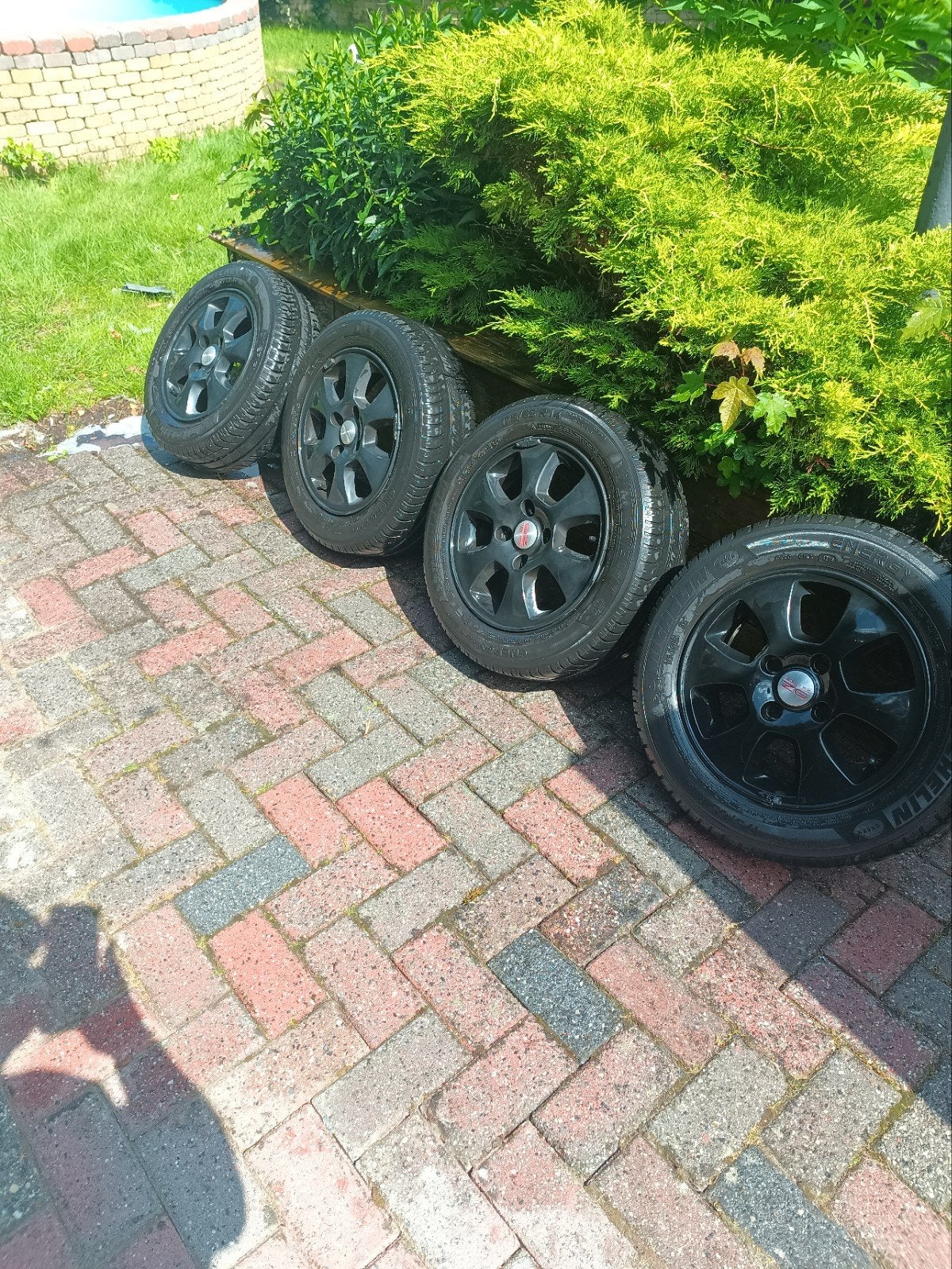 Set van 4 zwarte Ford Fiesta velgen met banden 175/65 R14, Ophalen, 14 inch, Gebruikt, 175 mm