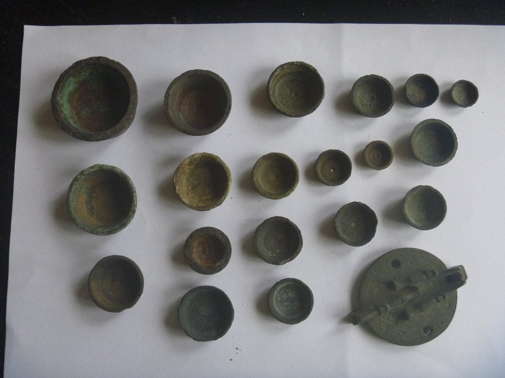 Bodemvondst. Grote verzameling pijlgewichten., Ophalen of Verzenden