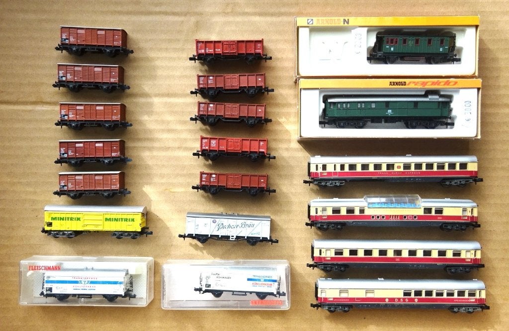 20 N-spoor wagons Minitrix - Fleischmann - Arnold, Gebruikt, Gelijkstroom, Fleischmann, Wagon