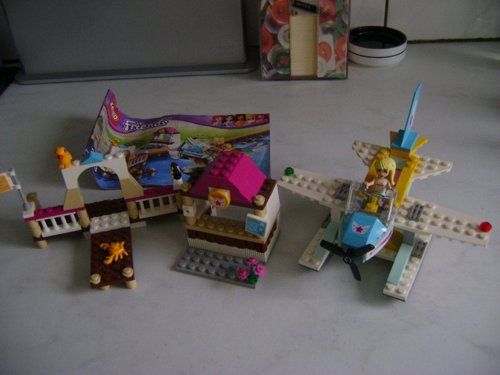 doos lego friends met boekje nr 30636/12jaar met vliegtuig, Compleet, Lego, Ophalen of Verzenden, Zo goed als nieuw