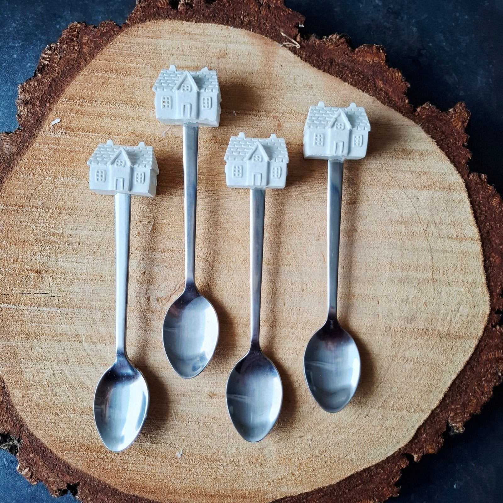 Riviera Maison, 4 theelepels met huisje, Beiraweg 15, 2952 CA Alblasserdam, Nederland, Info@rivieramaison.nl, Ophalen of Verzenden