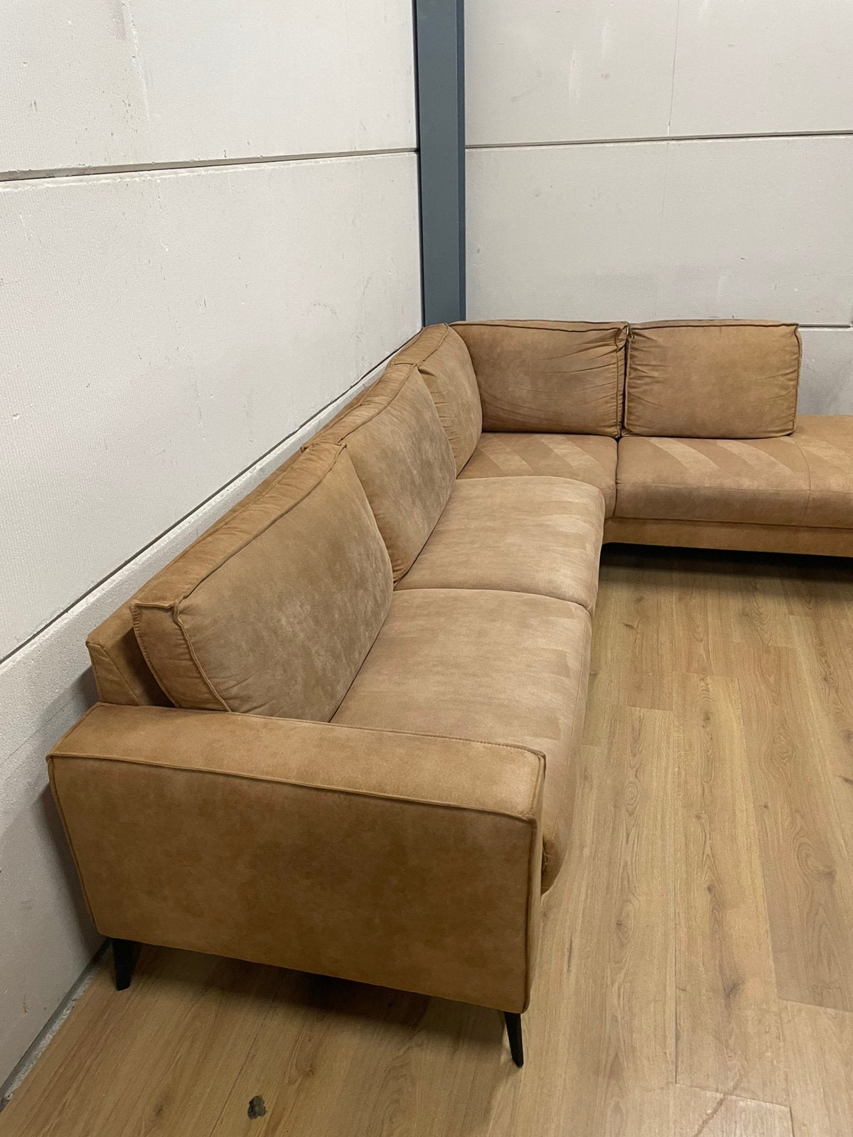 Mooie luxe suede bruine cognac hoekbank - GEREINIGD!!!, Ophalen, 250 tot 300 cm, Luxe, Hoekbank