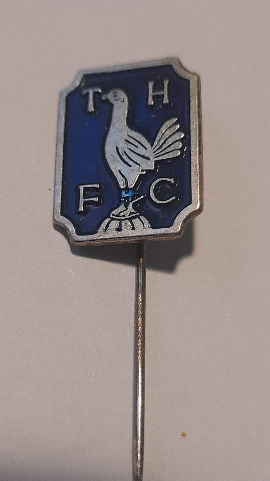 Vintage Tottenham Hotspur FC Speldje/Pin, Verzamelen, Verzenden, Gebruikt, Sport, Speldje of Pin