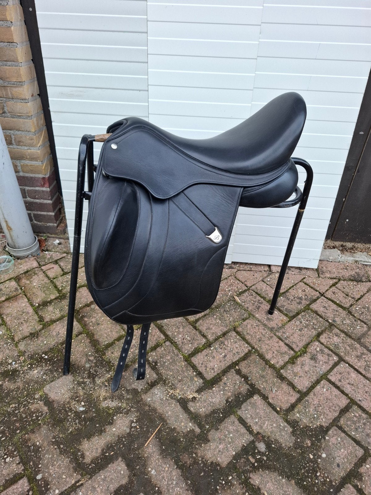 Bates innova mono 17/17.5, Dieren en Toebehoren, Dressuur, Ophalen of Verzenden, Zo goed als nieuw