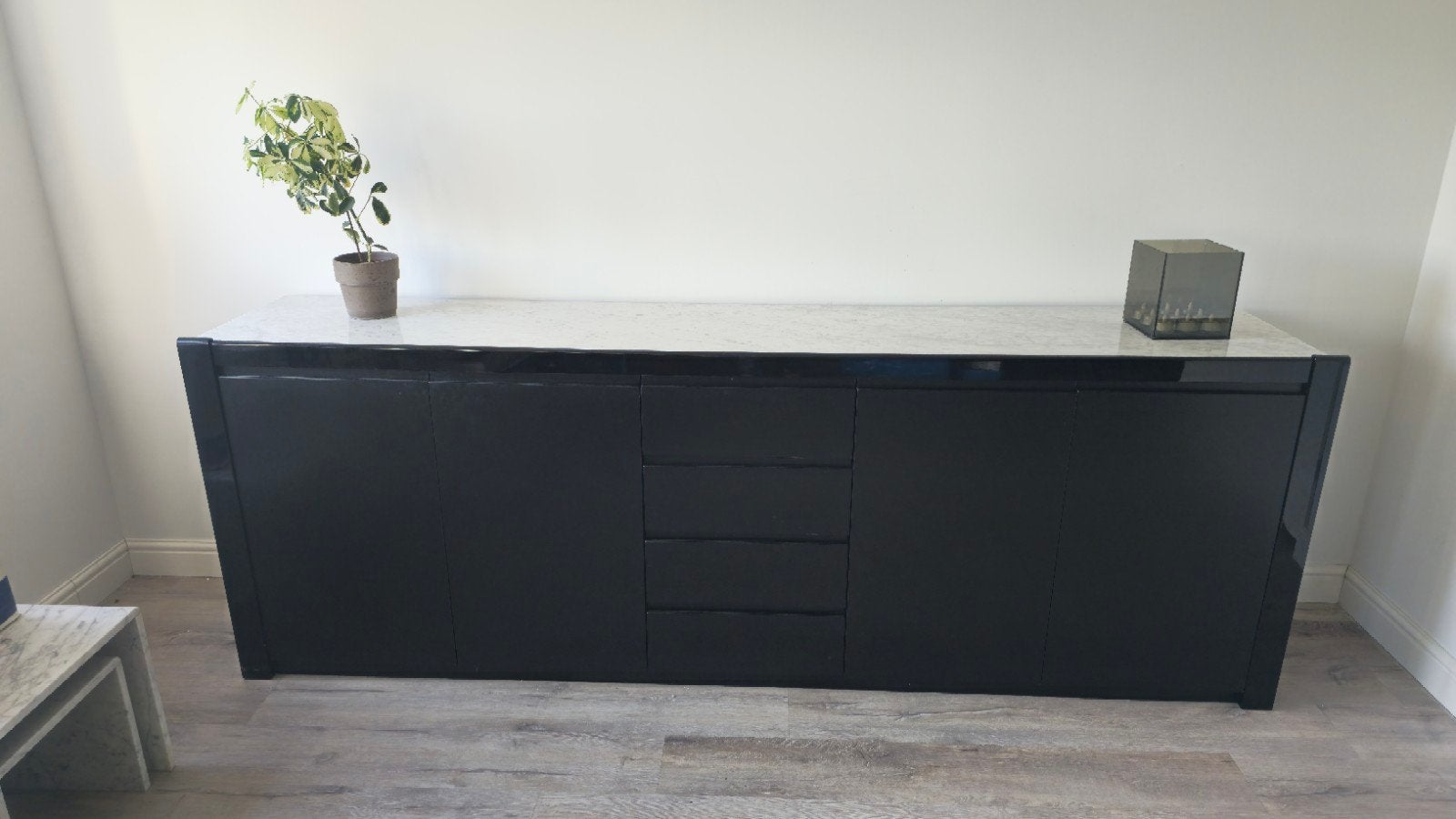 Zwart dressoir met marmeren blad en lades 260x50x90, Ophalen, Overige materialen, Gebruikt, Met lade(s)