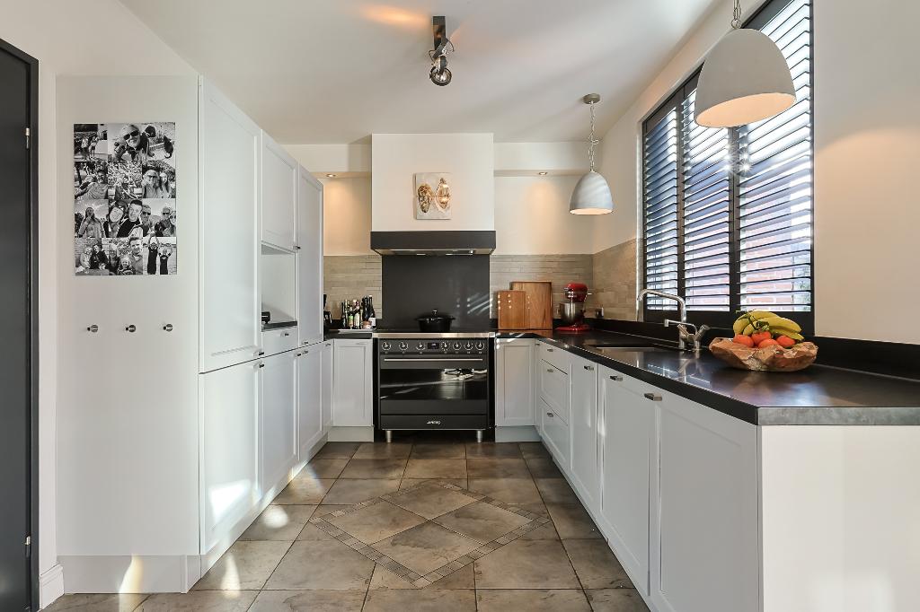 Complete 2e hands witte keuken inclusief apparatuur, Huis en Inrichting, Keuken | Complete keukens, Ophalen, Gebruikt, U-keuken