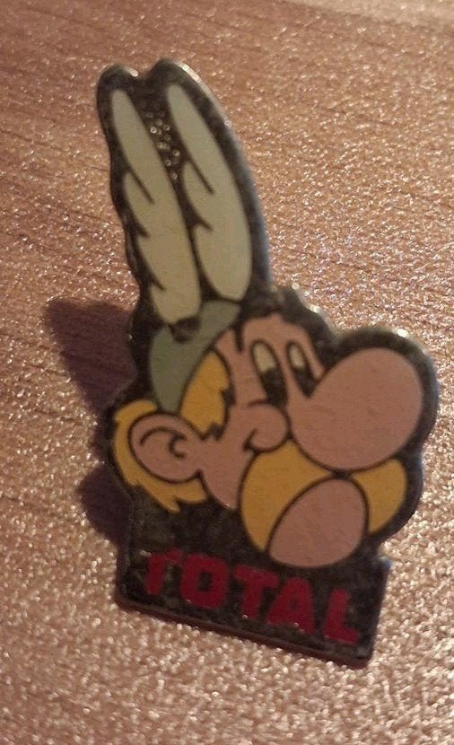 Vintage Asterix Total Pin Speldje, Ophalen of Verzenden, Gebruikt, Figuurtje, Speldje of Pin