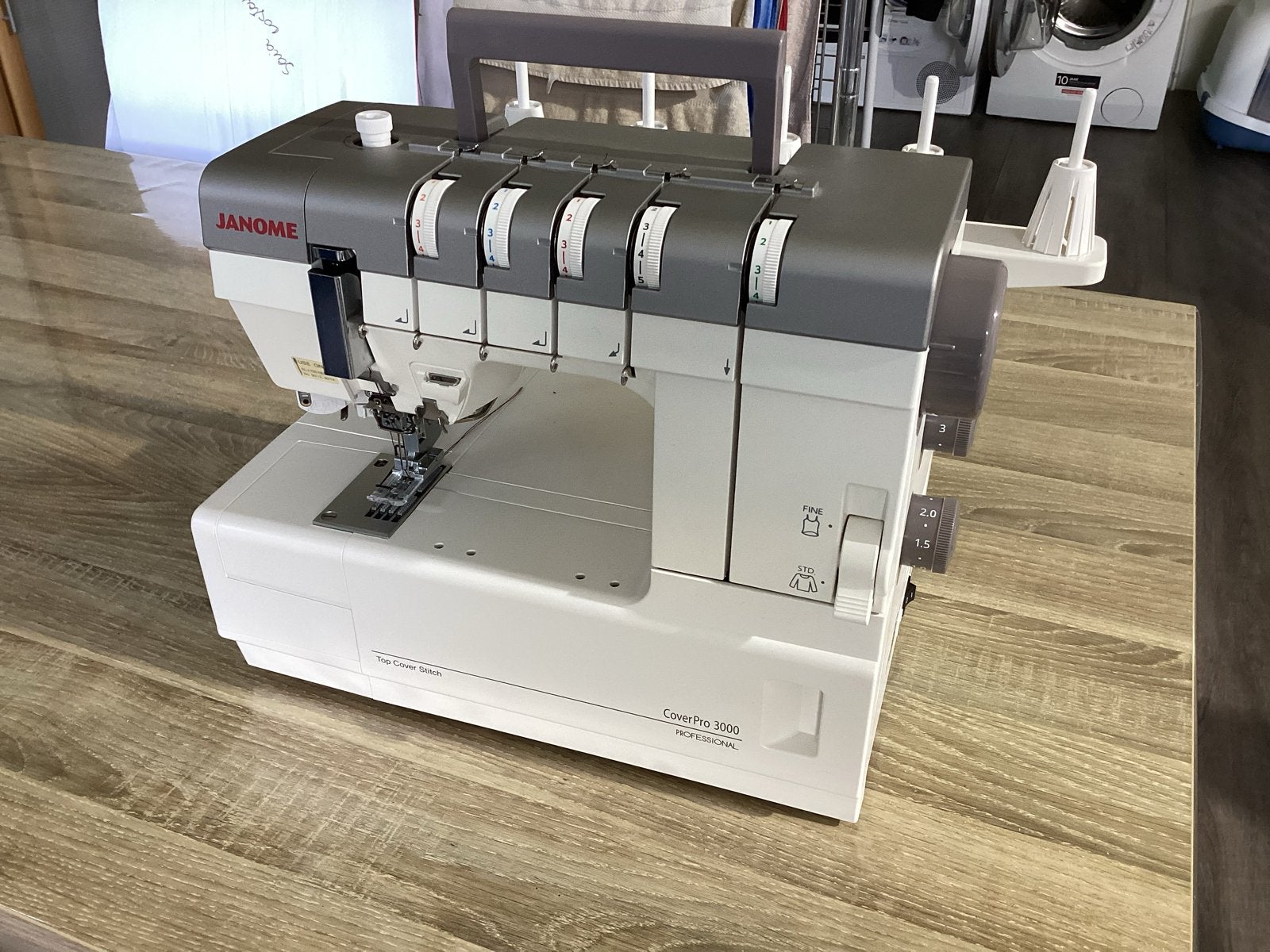 Janome CoverPro 3000 Professional Coverstitch Machine, Hobby en Vrije tijd, Ophalen, Zo goed als nieuw, Naaimachine, Janome