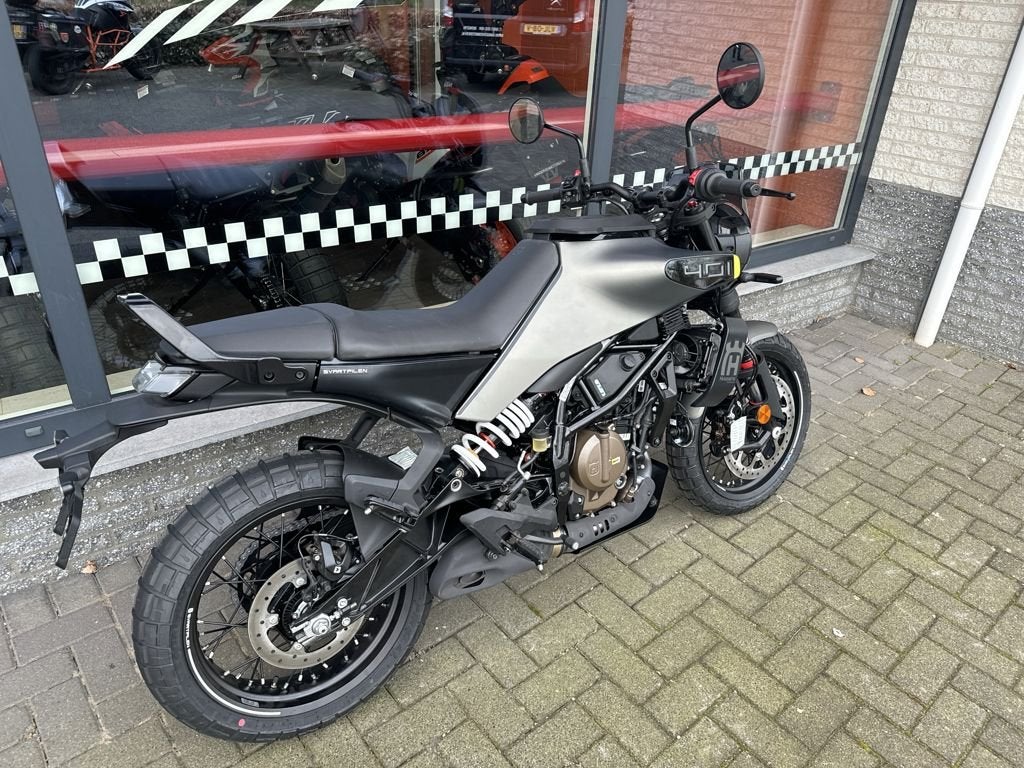 HUSQVARNA SVARTPILEN 401 2025, Bedrijf, Naked bike