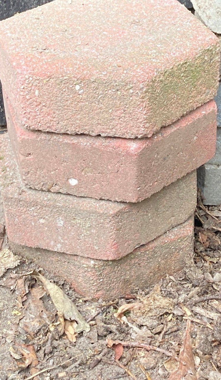 Gratis: 4 zeshoekige terrastegels (rood), Ophalen, Gebruikt, Minder dan 5 m², Beton