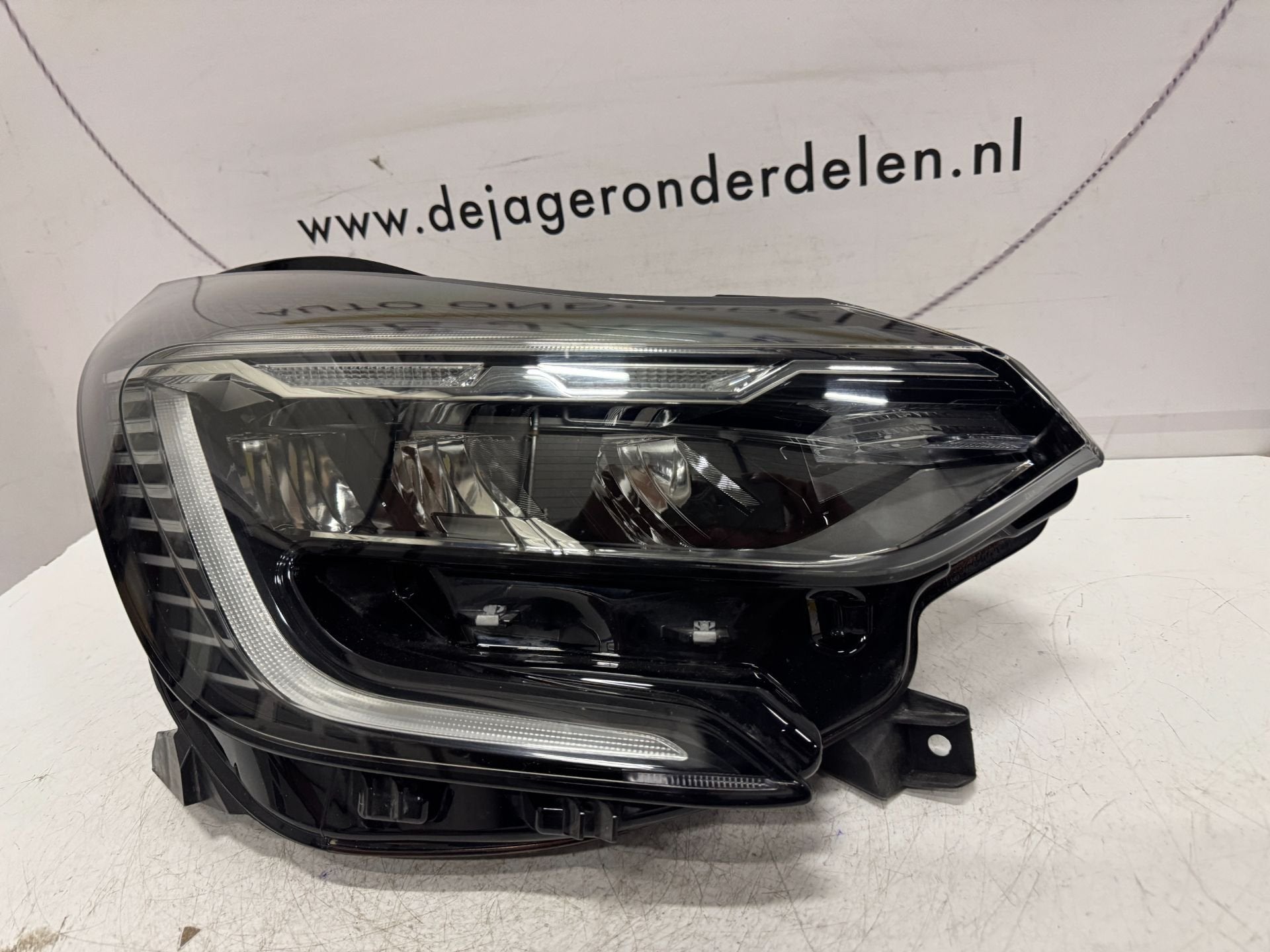 RENAULT CAPTUR II KOPLAMP LED PURE VISION 260104525R RECHTS, Renault Group, Gebruikt, Contact.group@renault.com, Renault